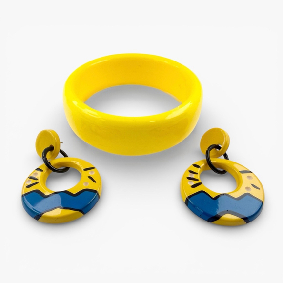Vintage Jewelry - Vintage Yellow Acrylic Bangle Bracelet and Earrings Set Mod Memphis Style 1980s